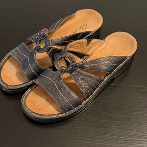 Clarks Black and Brown Leather Slide Sandals size 7